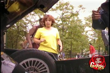 Relax Daily_Stuck In Car Boot Gag