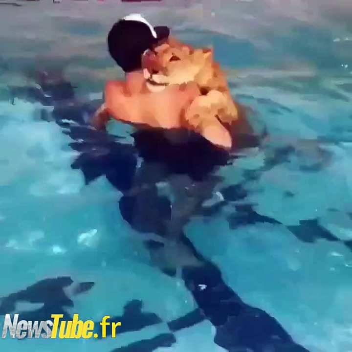 Il suffit de regarder ces doux câlins émoticône heart incroyable amitié !!