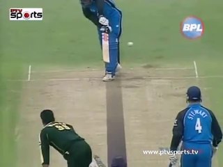 Waqar Younis best bowling 7 wickets against England 17 Jun 2001