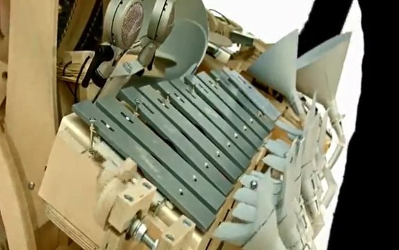 Ecoutez la Marble Machine , un instrument incroyable qui fait de la musique avec 2000 billes
