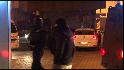 Okmeydanı'nda polis aracına silahlı saldırı