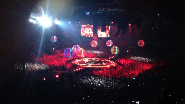 Muse - Paris Bercy - 3/3/16 - Supermassive black hole