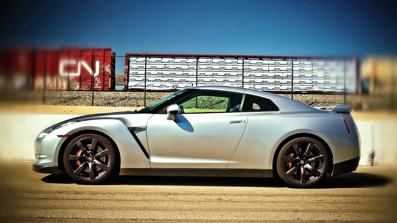 Drag Race: 2012 Lexus LFA vs 2010 Nissan GT R