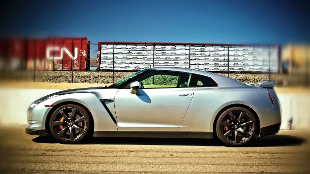 Drag Race: 2012 Lexus LFA vs 2010 Nissan GT R