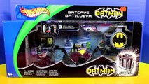 Hot Wheels Batman Batcave With Batmobile & Robin Battle Dinosaur Hotwheels