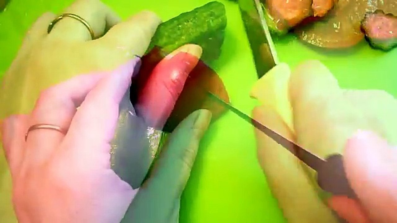 Бабочки из овощей! Butterflies of vegetables! Украшения из огурца и помидора!