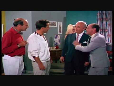 ΕΜ ΕΚΕΙ ΘΑ 'ΝΑΙ ΤΟ ΚΟΛΑΝ... ΠΟΥ ΘΑ 'ΝΑΙ _ ΣΤΗ ΣΠΑΛΑ _