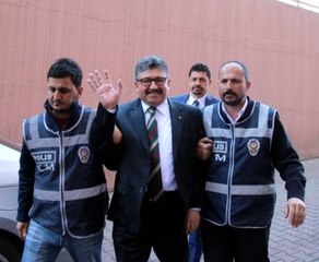 Gözaltına Alınan Boydak Holdingin Patronu Güle Oynaya Polisle Gitti