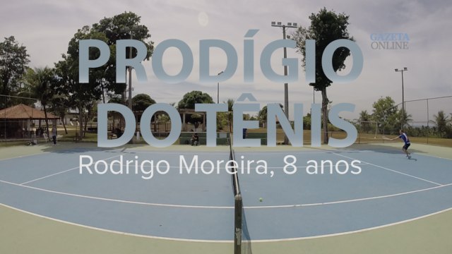 Garoto de 8 anos manda muito no tênis e treina com adultos em Aracruz (ES)