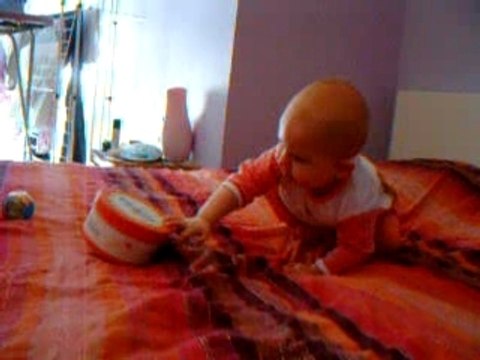 Léana 8 mois 24j 4pattes