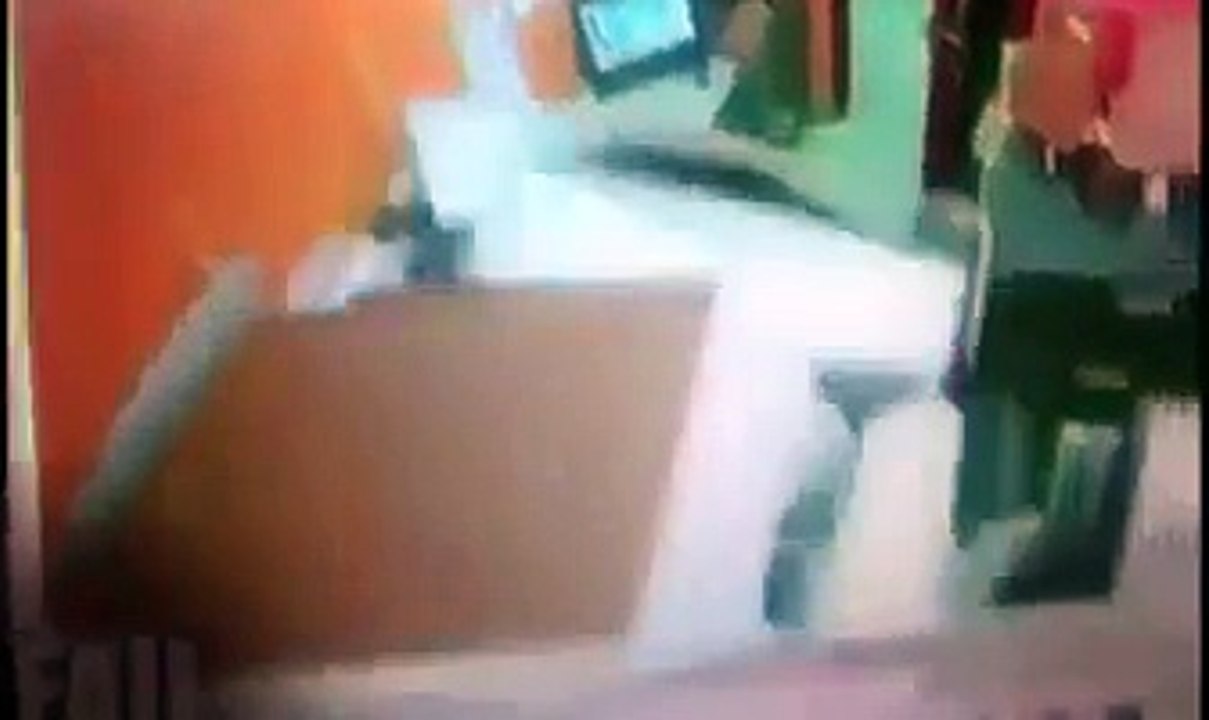 DIVERTENTISSIMI VIDEO - INCIDENTI - CADUTE DIVERTENTI - ANIMALI - SCHERZI 2016