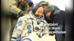 Après un an dans l'espace, cet astronaute plonge tout habillé dans sa piscine