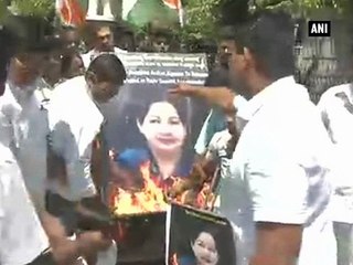 Youth Congress protests against Jayalalithaa in Bengaluru