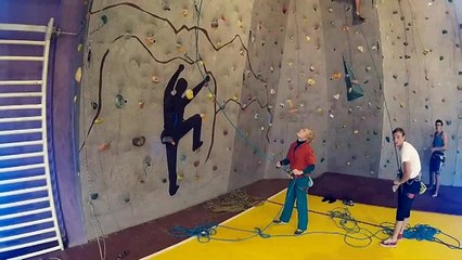Climbing with quadrocopter (скалолазание с квадрокоптера)