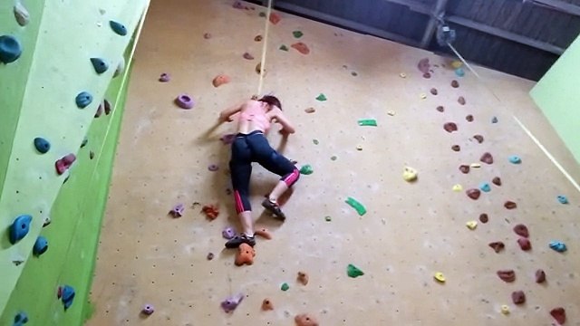 Indoor rock-climbing at the Rock Oasis Toronto. Скалолазание на скалодроме в Торонто