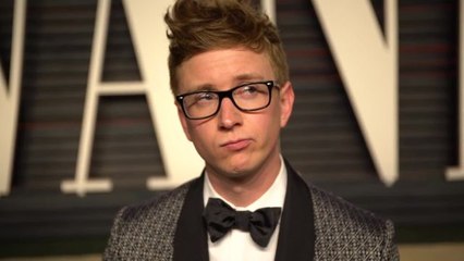 Watch Tyler Oakley Try to Flag Down Leonardo DiCaprio and Lady Gaga on the Oscar Party Red Carpet
