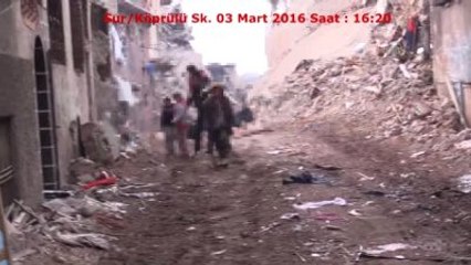 Sur'da Güvenlik Güçlerince Açılan Koridordan Siviller Tahliye Edildi (1)