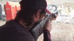 Keanu Reeves défonce tout dans cette séance de tir. Un vrai tireur d'élite!