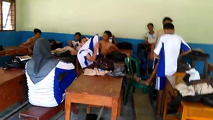 lucu nya anak tkj itu saat hbiz olahraga D