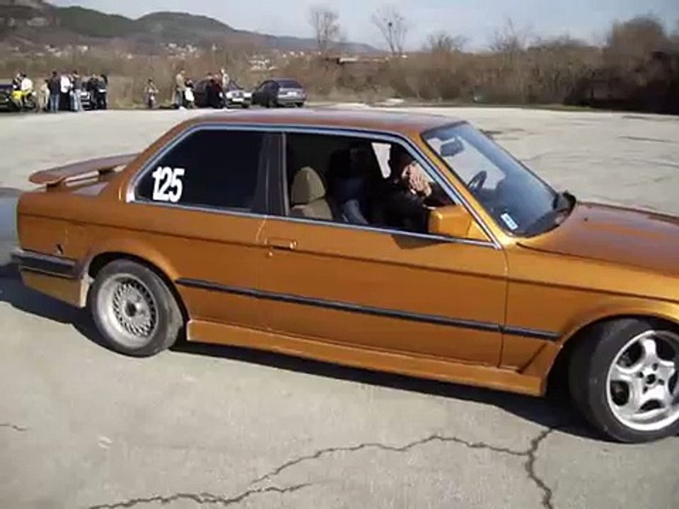 Crazy Drift Show With BMW e30 !