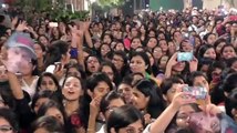 Shahrukh Khan Fans At #FANTrailerLaunch (Comic FULL HD 720P)