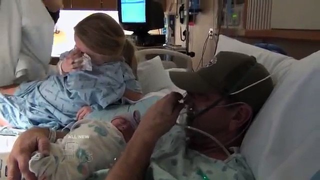 Elle décide de provoquer son accouchement...Lorsque vous verrez pourquoi, vous aurez les larmes aux yeux