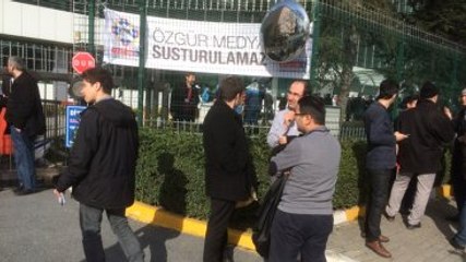 Zaman Gazetesi Önünde Kayyum Önlemi! Kapıyı Zincirlediler