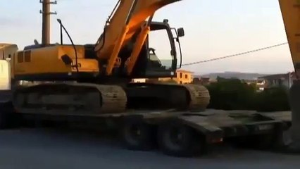 СМЕКАЛКА и ВЫРУЧКА русских Экскаваторщика и ВОДИТЕЛЯ