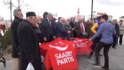 Sivas'ta Necmettin Erbakan İçin Helva Dağıtıldı