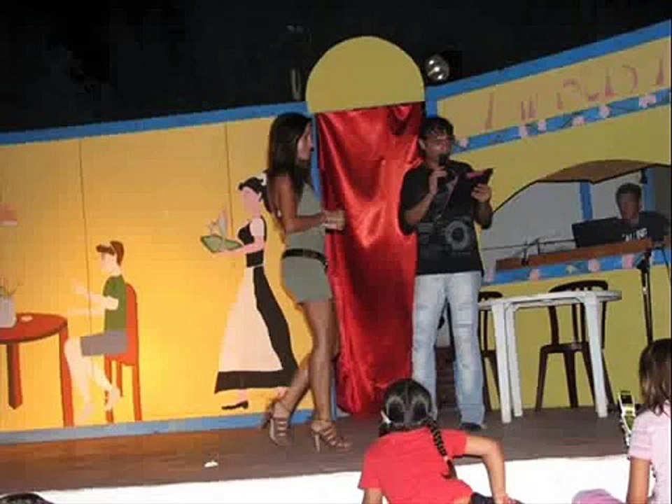 candid camera-:ragazza nuda duramte....
