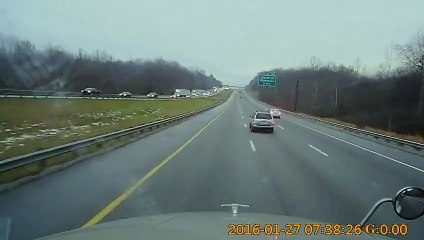 Un automobiliste tente un demi-tour interdit sur l'autoroute