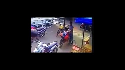 Maling Ini Mencuri Motor Ninja RR di Bawah 1 Menit