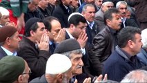 Diyarbakır Hdp Eş Genel Başkanı Demirtaş Cuma Namazını Diyarbakır'da Kıldı-detaylar 2