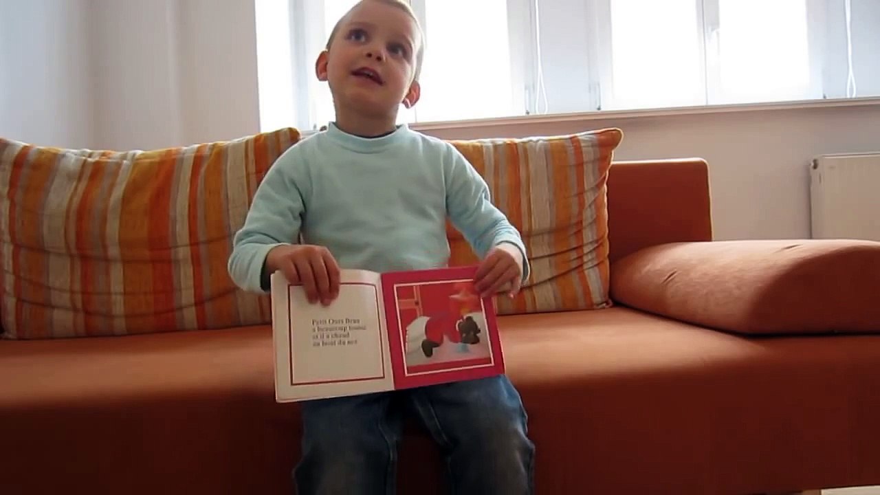 Thomas raconte lhistoire de Petit Ours Brun en allemand
