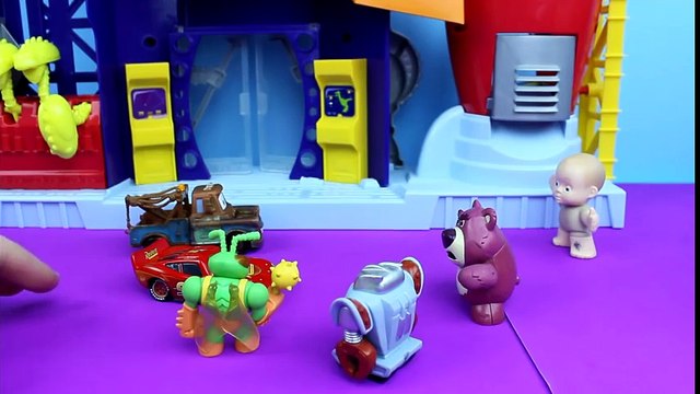 Disney Pixar Cars Lightning McQueen & Mater go Toy Story Pizza Planet Woody & Buzz Lightyear