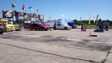 Dodge Challenger SRT 392 VS Audi S4 C4 2.2TQ drag race