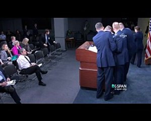 Amerikalı general basın toplantısında bayıldı