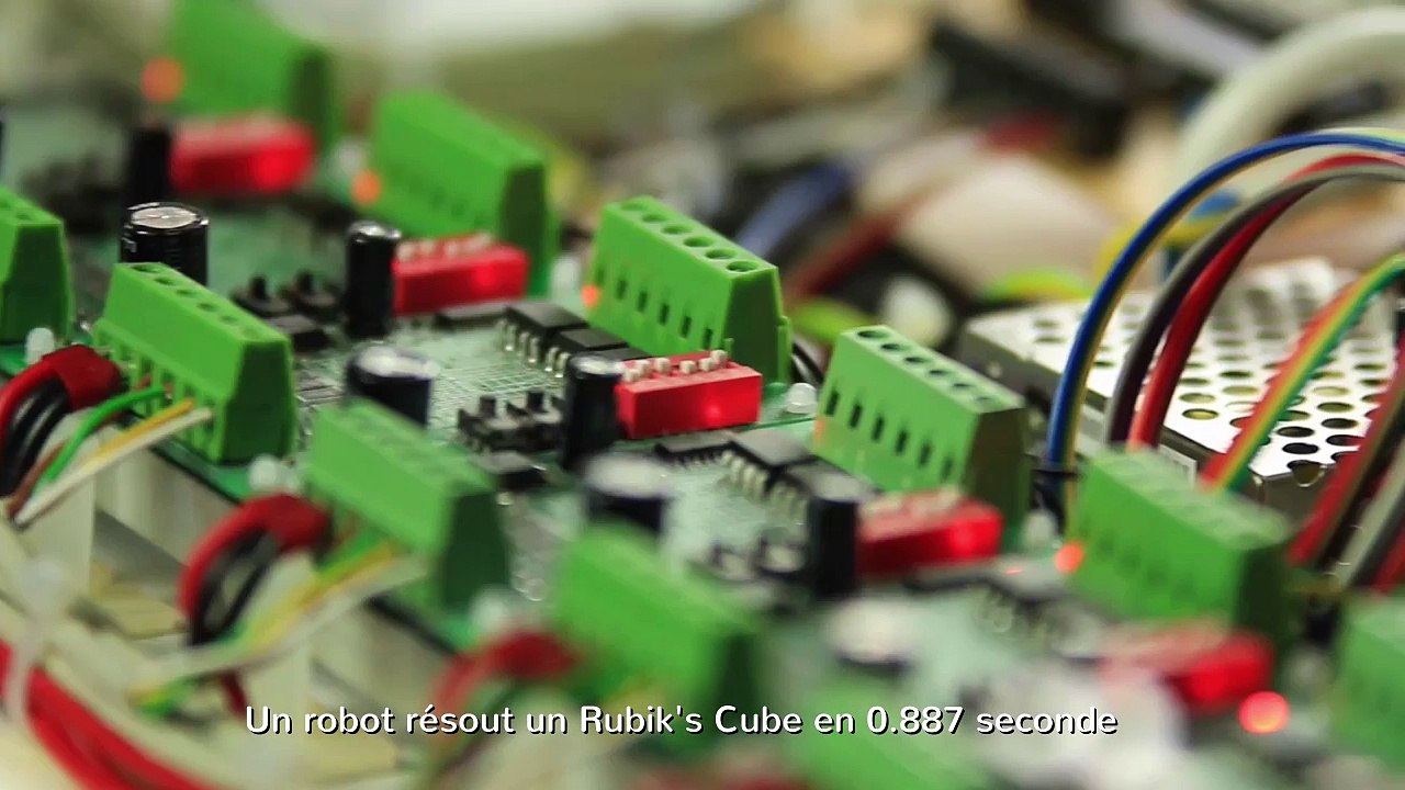 Un robot résout un Rubik's Cube en 0.887 s