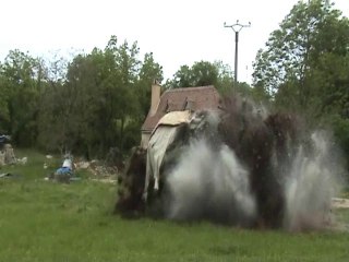Chantier micro minage - creusement d'une citerne - déroctage