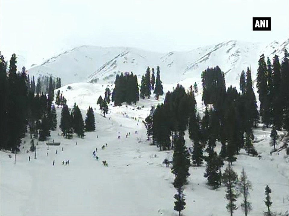 Gulmarg receives fresh snowfall