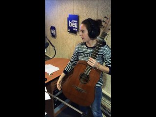 En attendant les Victoires de la Musique, Mélanie Masson parodie le tube de Vianney, "Pas Là"à