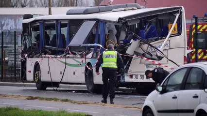 Six personnes tuées dans un accident de car scolaire à Rochefort