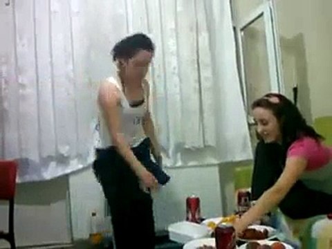 Kafayı Bulan Kızın Roman Oyunu İzlenmeye Değer..!