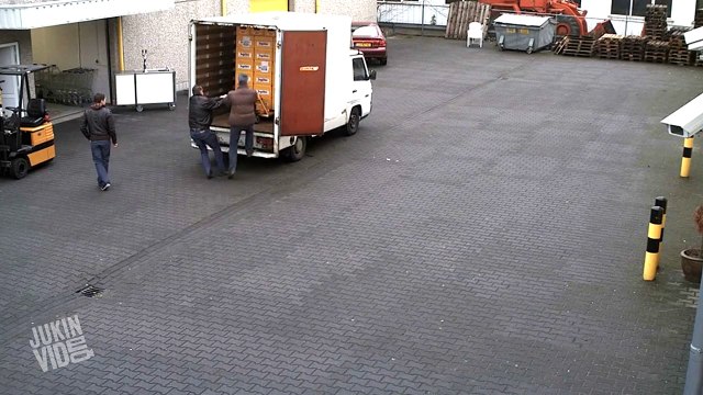 Kasa Kasa Biraları Saniyeler İçinde Yerle Bir Eden Yetenekli Abilerimiz