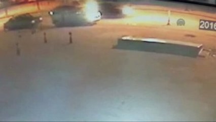 Kaçmak İsterken Otomobiliyle Polise Çarptı