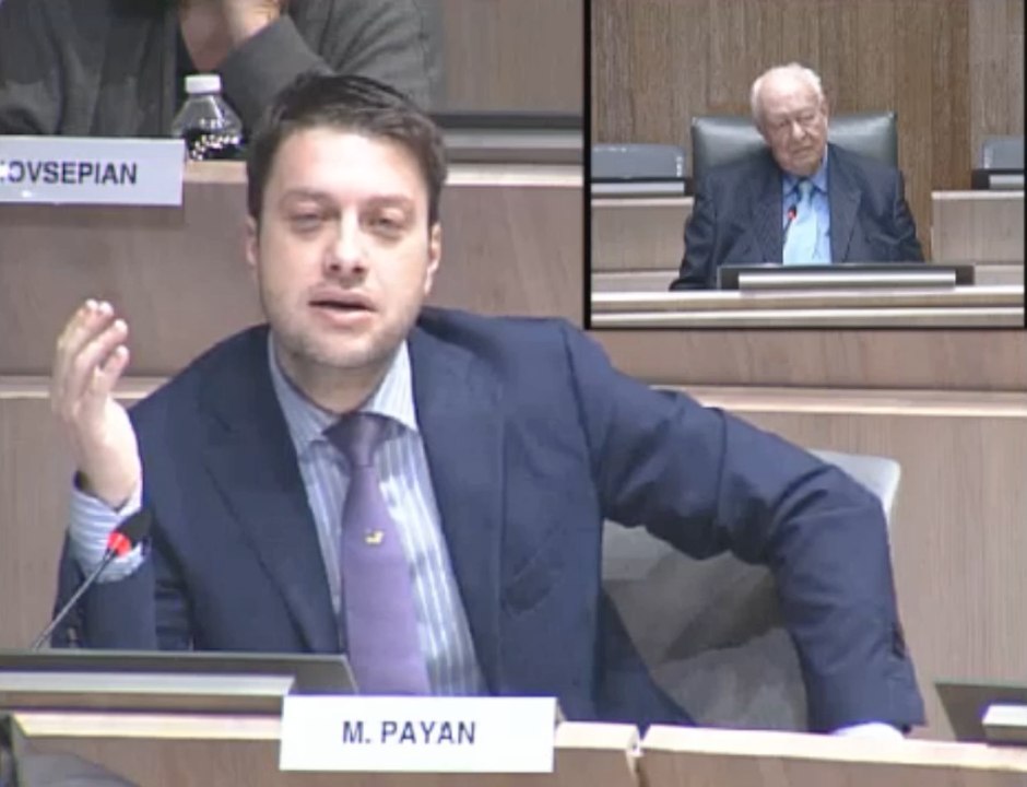 Benoit Payan dénonce le projet de piscines privées, "pour les cadres" à 12€ l'entrée.