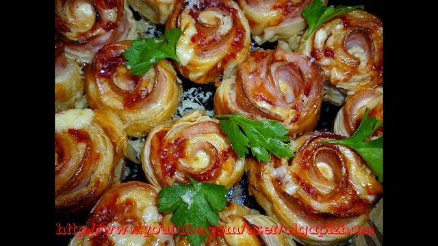 Блюда из слоенного теста. Розочки с ветчиной и сыром. Вкусная выпечка