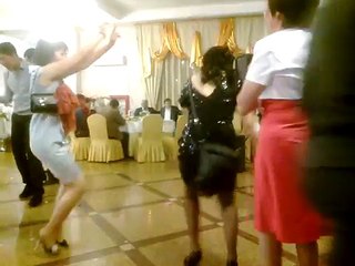 Супер танец на казахской свадьбе)))