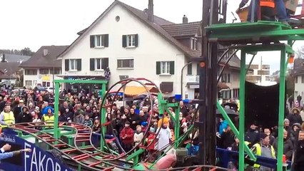 Char de carnaval montagnes russes