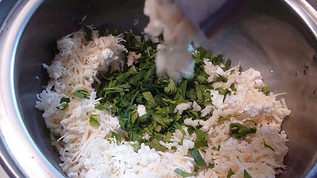 Лаваш с творогом, сыром и зеленью